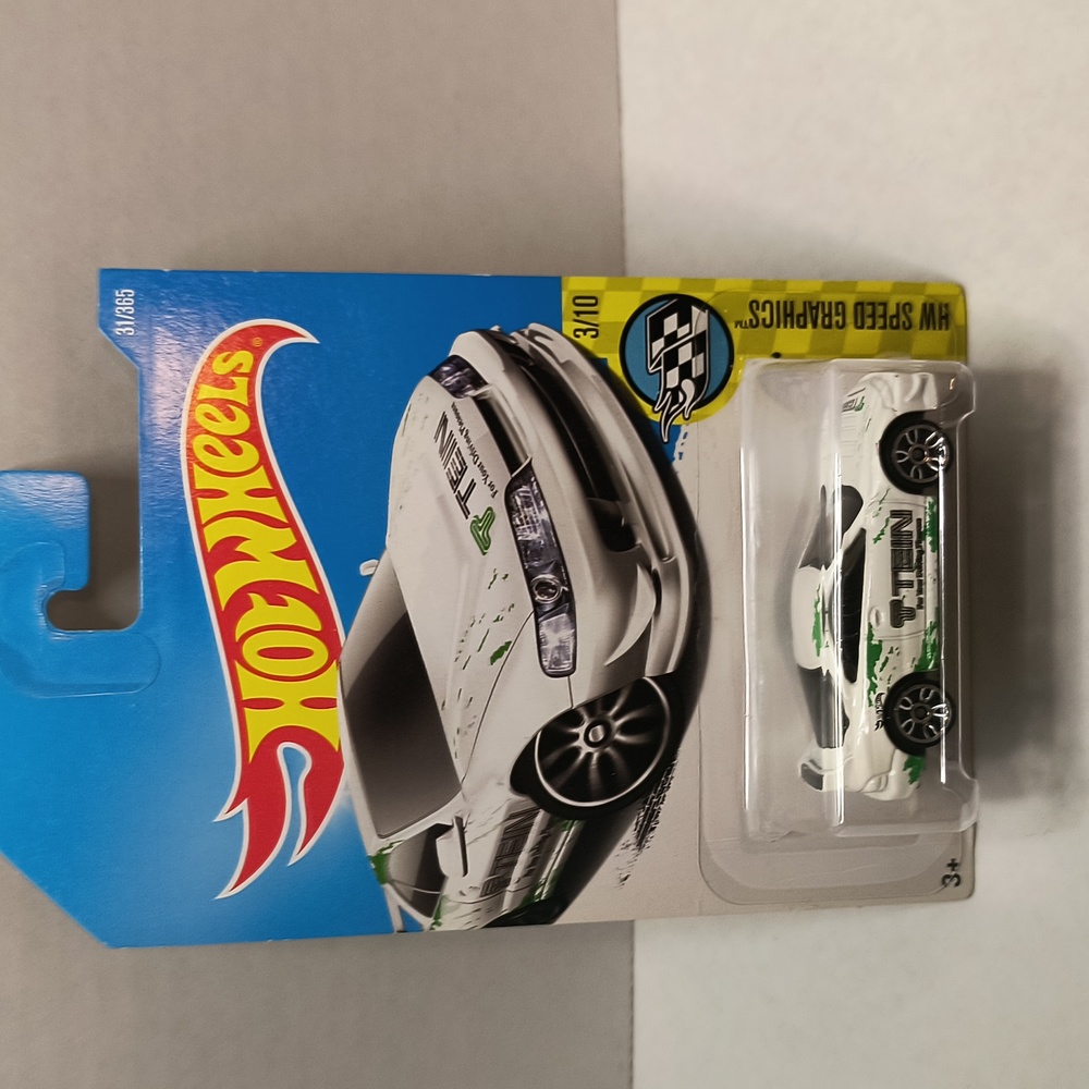 D2 Hot Wheels Custom 01 Acura Integra GSR toy car  with shipping protector